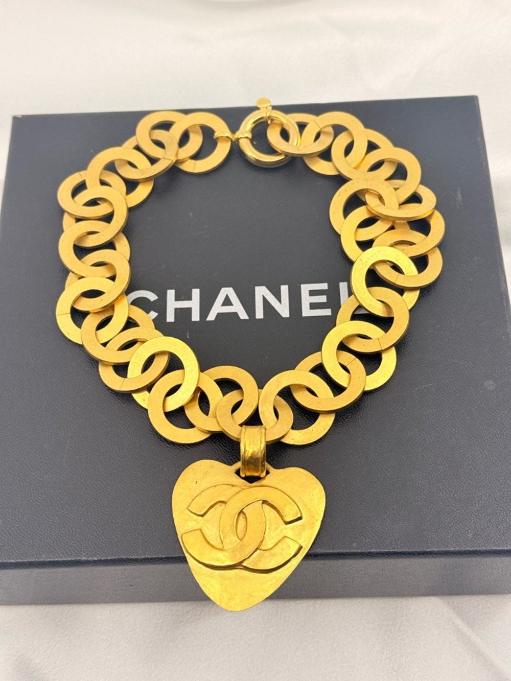Chanel Vintage Gold CC Heart Chunky Chain Pendant Necklace - Picture 8 of 12